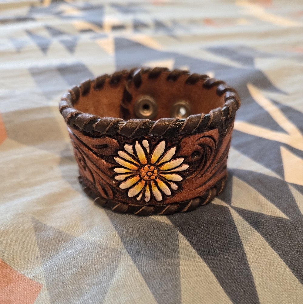 Western Leather Daisy Cuff Bracelet